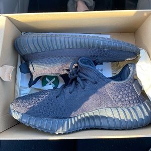 Yeezy onyx 5.5 mens